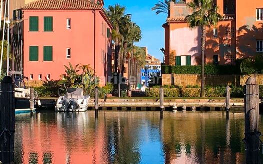 Atraque en venta en La Marina